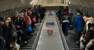 Japan Escalator Etiquette: Why Tokyo and Osaka Stand on Opposite Sides (And 9 Other Unspoken Rules)